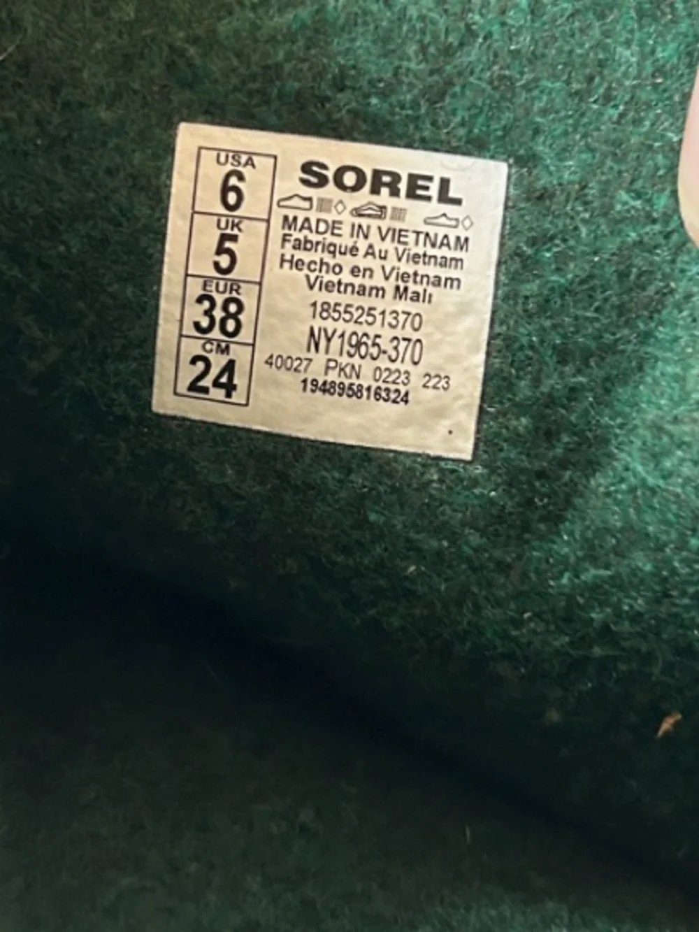 NWT Sorel Flurry Kids Winter Boots in Dark Green, Gray & Yellow, Size 6